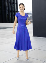 Jurk met een verfijnde knooplook LILA-ROYALBLAU