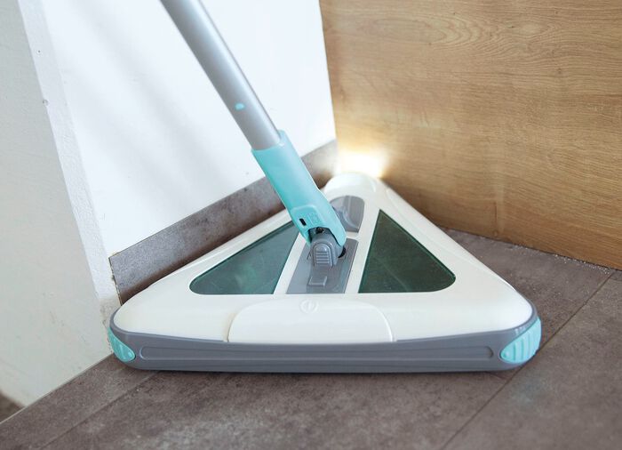 Livington Deeper Sweeper batterijbezem in driehoekige vorm 
