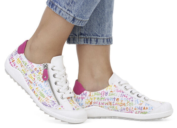 Remonte sneakers gemaakt van gecoat leer met stoere print WEISS-BUNT