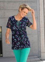 Shirt met kanten rand eronder 