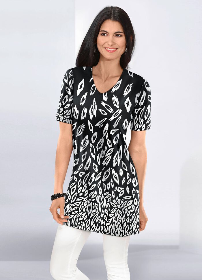 Lang shirt in licht uitlopende vorm 