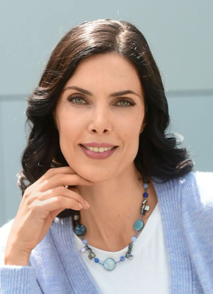 Ketting met diverse sieradenelementen 