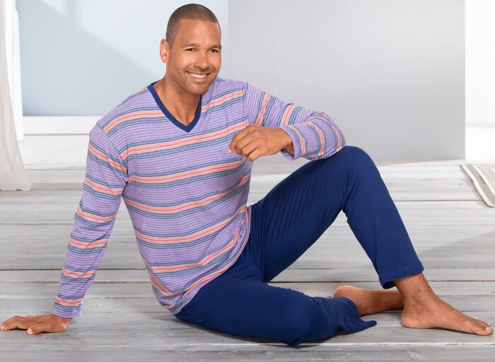 Pyjama met V-hals en open boorden aan de pijpen 