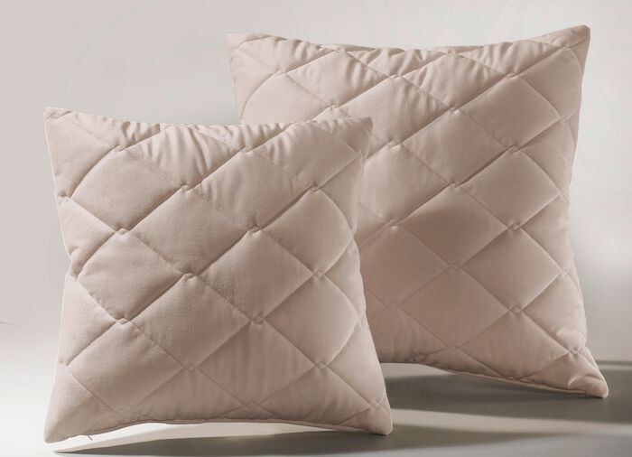 Spreien en kussenslopen in een elegante fluwelen look ZAND