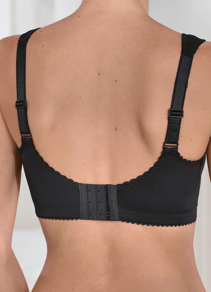 BH met een roofzuchtig design aan de voorkant 