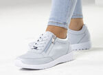 ELENA EDEN sneakers van fijn glanzend, generfd hertennappaleer BLEU