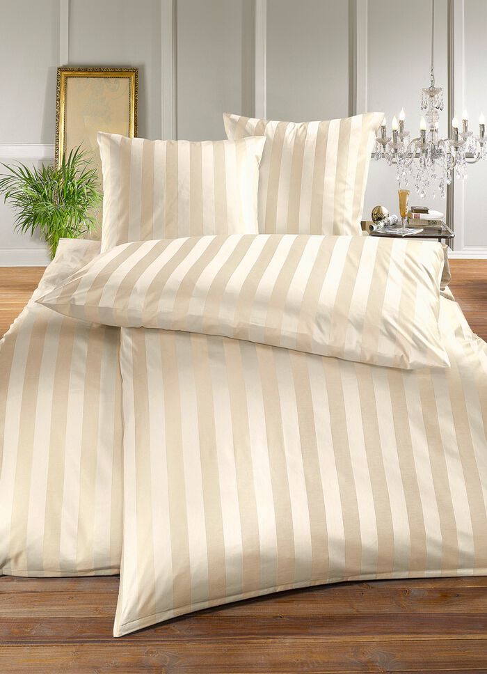 Hoogwaardig beddengoed van BAUER BEIGE