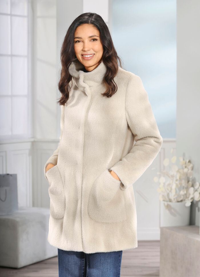 Jas met opvallende kraagoplossing 