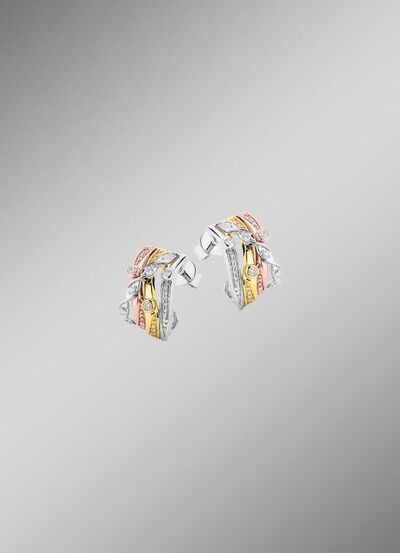 Oorstekers met 16 briljanten en 40 diamanten 