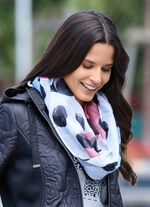 Lussensjaal met stippenmotief 