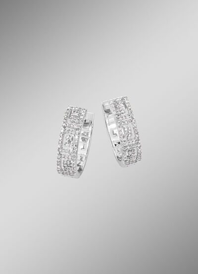 Stralende oorringen met diamanten 