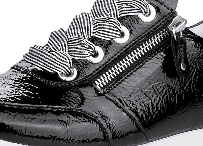 Remonte sneakers met effectieve vetersluiting ZWART